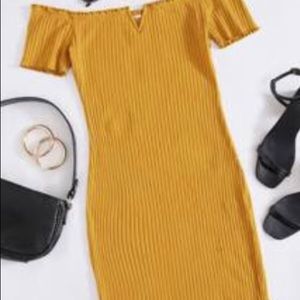 🆕 Yellow mustard mini dress. Size medium(fits as a size small